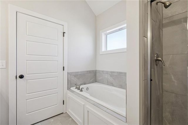 9810 N Laurel Avenue, Kansas City, MO 64157