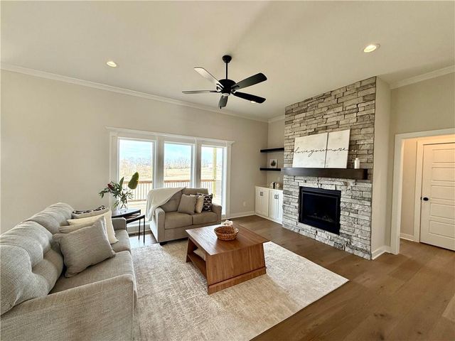 9810 N Laurel Avenue, Kansas City, MO 64157