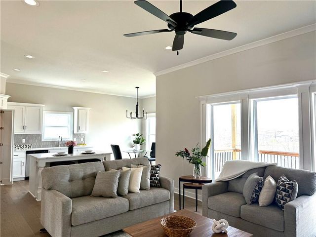 9810 N Laurel Avenue, Kansas City, MO 64157