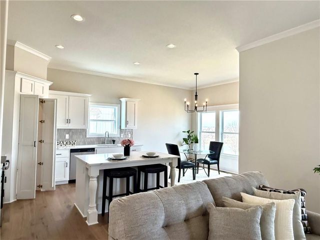 9810 N Laurel Avenue, Kansas City, MO 64157