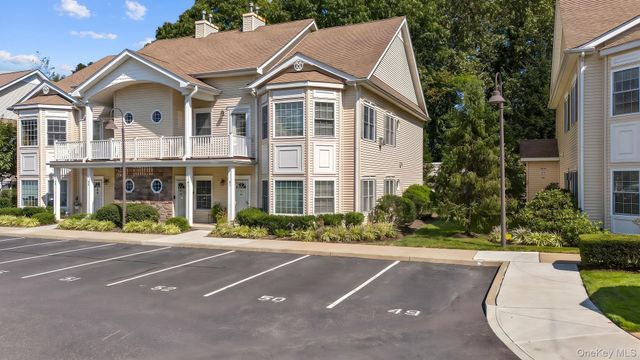 53 Autumn Drive, Plainview, NY 11803