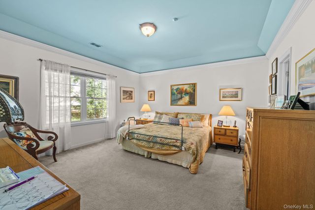 53 Autumn Drive, Plainview, NY 11803