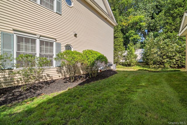 53 Autumn Drive, Plainview, NY 11803