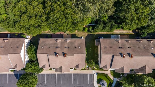 53 Autumn Drive, Plainview, NY 11803