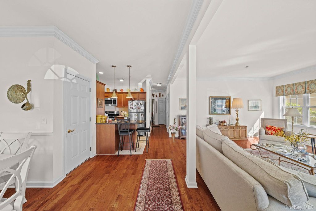 53 Autumn Drive, Plainview, NY 11803 — photo 5