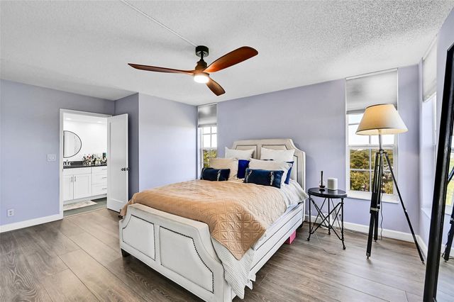 605 Oaks Drive 701, Pompano Beach, FL 33069