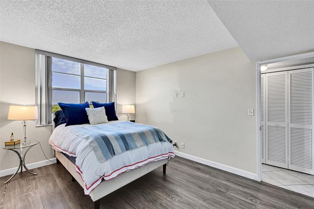 605 Oaks Drive 701, Pompano Beach, FL 33069