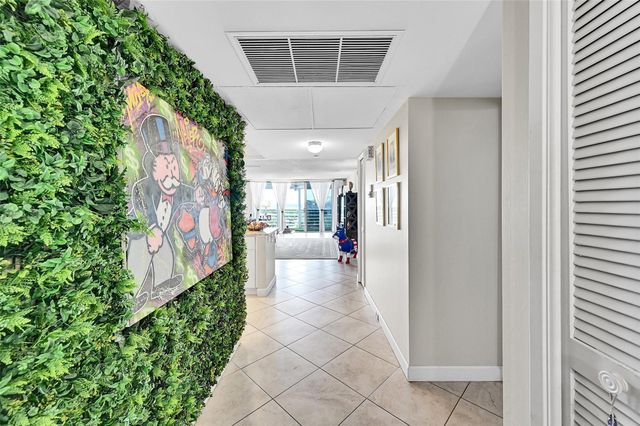 605 Oaks Drive 701, Pompano Beach, FL 33069