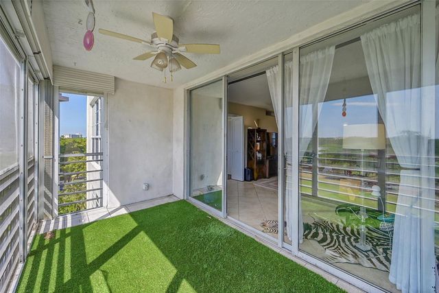 605 Oaks Drive 701, Pompano Beach, FL 33069