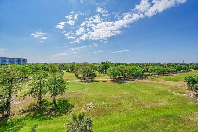 605 Oaks Drive 701, Pompano Beach, FL 33069