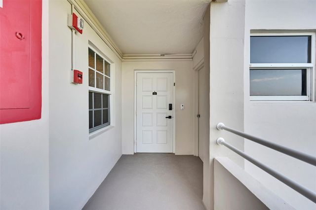 605 Oaks Drive 701, Pompano Beach, FL 33069