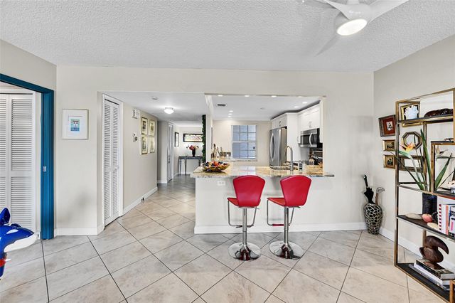 605 Oaks Drive 701, Pompano Beach, FL 33069