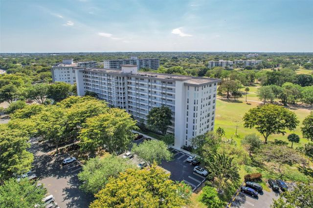 605 Oaks Drive 701, Pompano Beach, FL 33069