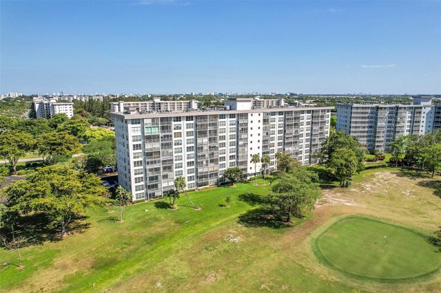 605 Oaks Drive 701, Pompano Beach, FL 33069