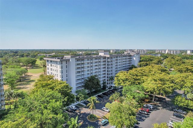 605 Oaks Drive 701, Pompano Beach, FL 33069
