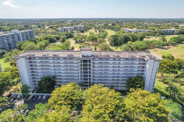 605 Oaks Drive 701, Pompano Beach, FL 33069