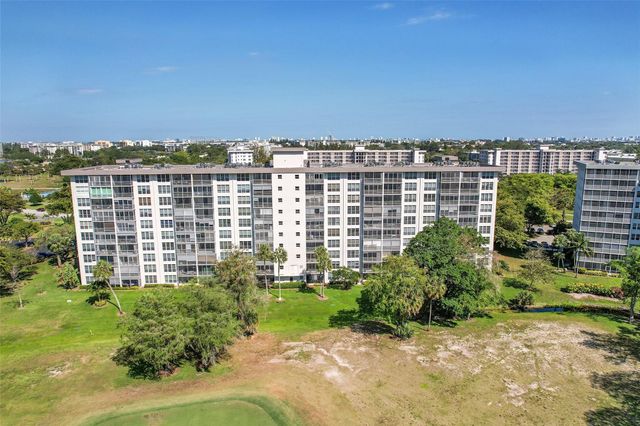 605 Oaks Drive 701, Pompano Beach, FL 33069