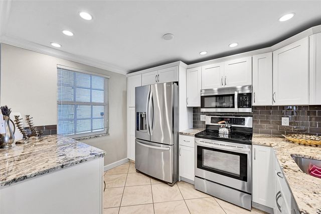 605 Oaks Drive 701, Pompano Beach, FL 33069