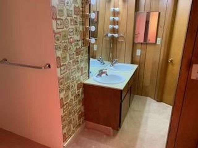 5118 Lower Beaver Road, Des Moines, IA 50310