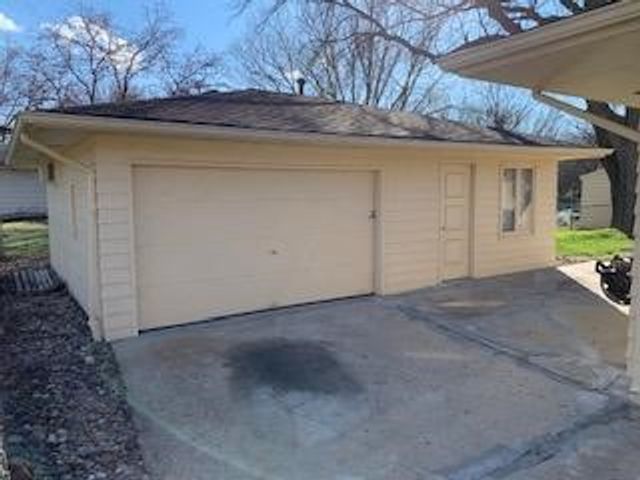 5118 Lower Beaver Road, Des Moines, IA 50310