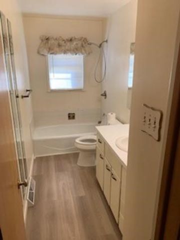 5118 Lower Beaver Road, Des Moines, IA 50310