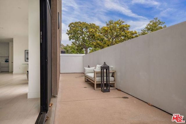 425 N Palm Drive 101, Beverly Hills, CA 90210