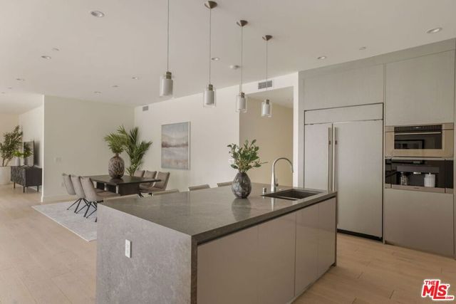 425 N Palm Drive 101, Beverly Hills, CA 90210