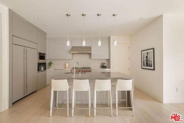 425 N Palm Drive 101, Beverly Hills, CA 90210