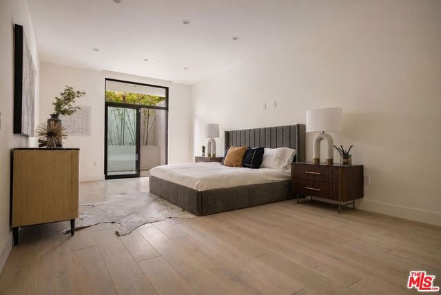 425 N Palm Drive 101, Beverly Hills, CA 90210