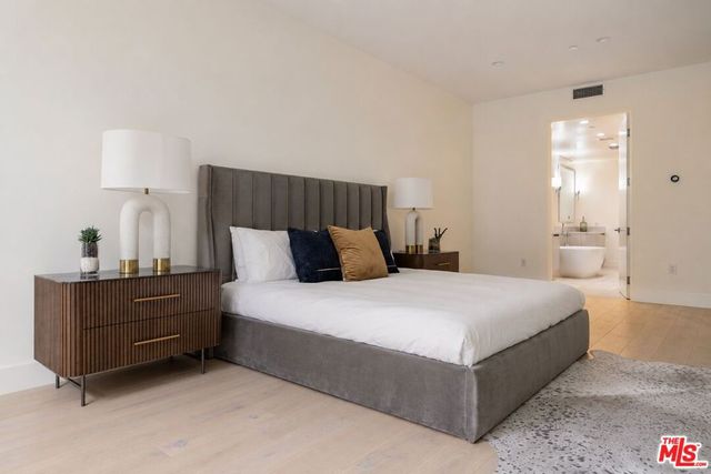 425 N Palm Drive 101, Beverly Hills, CA 90210