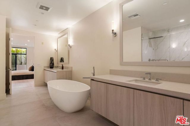 425 N Palm Drive 101, Beverly Hills, CA 90210
