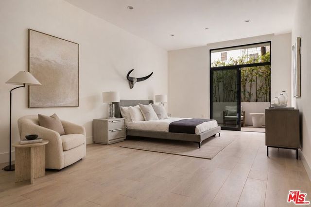 425 N Palm Drive 101, Beverly Hills, CA 90210