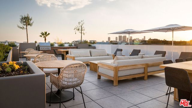 425 N Palm Drive 101, Beverly Hills, CA 90210