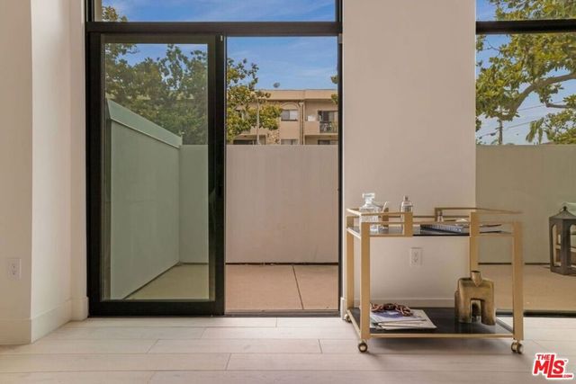 425 N Palm Drive 101, Beverly Hills, CA 90210