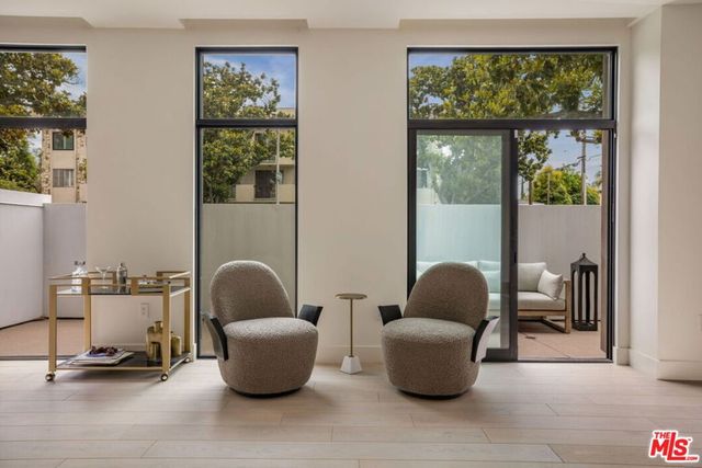 425 N Palm Drive 101, Beverly Hills, CA 90210