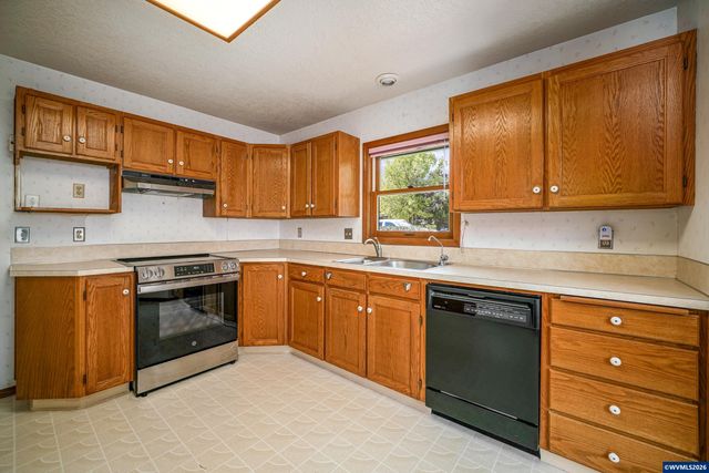751 Catron St N, Monmouth, OR 97361