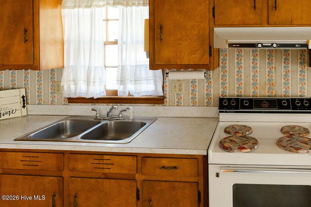 1612 Fairground Road, Dunn, NC 28334