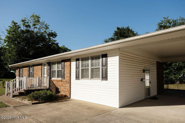 1612 Fairground Road, Dunn, NC 28334