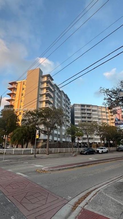 2025 NE 164th St 616, North Miami Beach, FL 33162