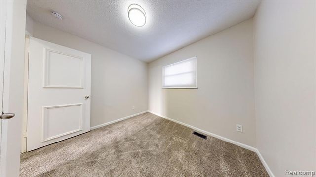 733 Livingston Avenue, Pontiac, MI 48340