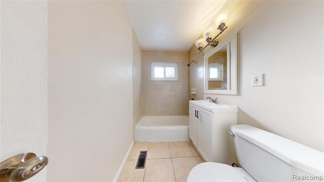 733 Livingston Avenue, Pontiac, MI 48340