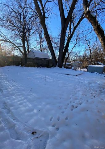 733 Livingston Avenue, Pontiac, MI 48340