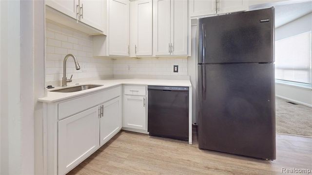 733 Livingston Avenue, Pontiac, MI 48340