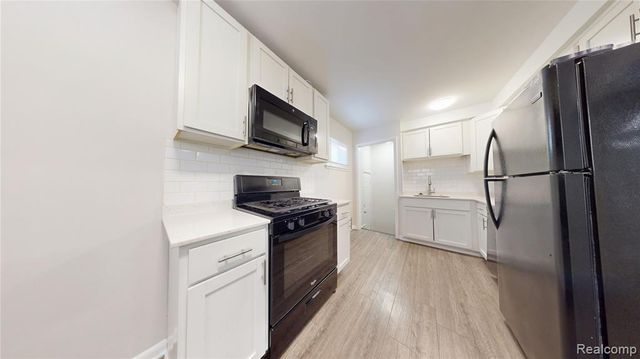 733 Livingston Avenue, Pontiac, MI 48340