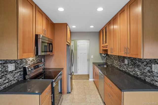 88 Sierra Vista Lane, Valley Cottage, NY 10989
