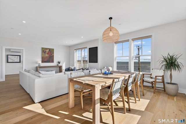 185 Main Street APT 301, East Lyme, CT 06357