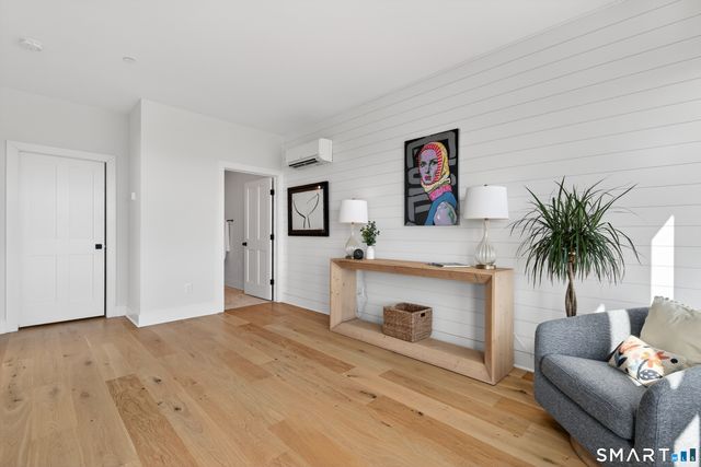 185 Main Street APT 301, East Lyme, CT 06357