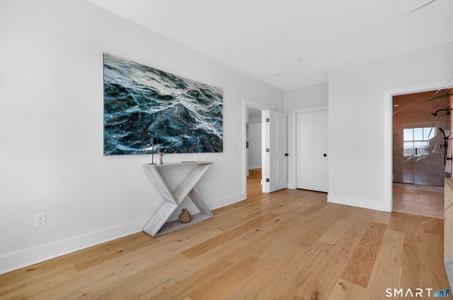 185 Main Street APT 301, East Lyme, CT 06357