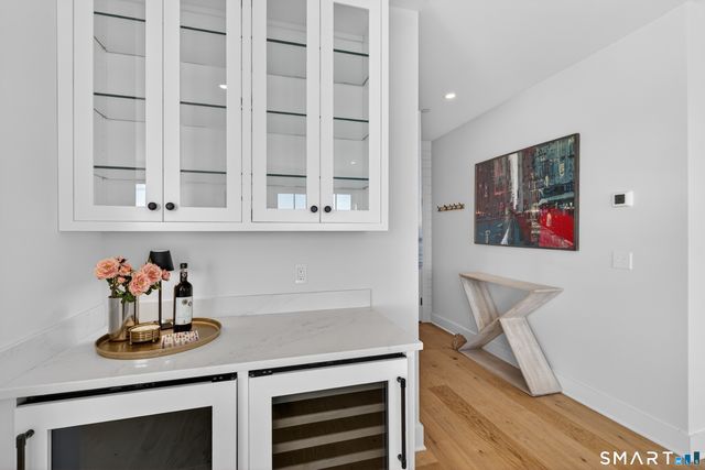 185 Main Street APT 301, East Lyme, CT 06357