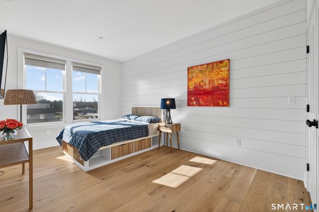 185 Main Street APT 301, East Lyme, CT 06357